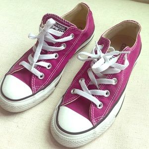 Women’s Converse size 6